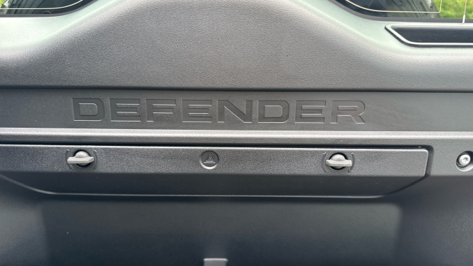 Land Rover Defender 3.0 D350 Trophy Edition Deep Sandglow 110 5dr Auto Diesel Estate - Image 28